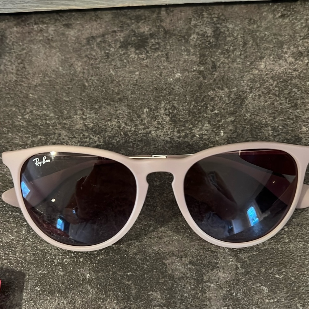 EUC rayban authentic Erika sunglasses - Picture 2 of 9